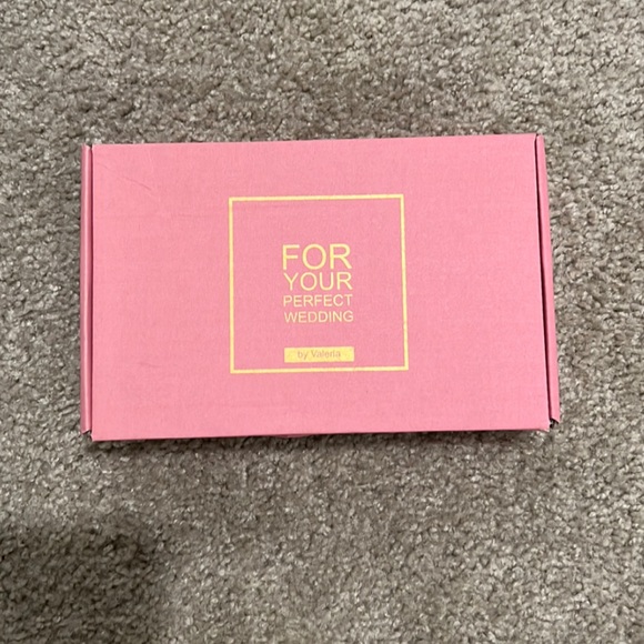 WHITE FINGERTIP VEIL W/ PEARL BLUSHER - Picture 7 of 11